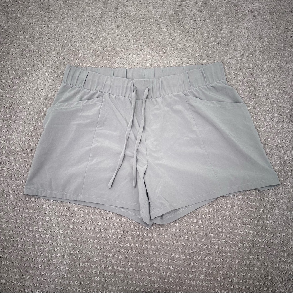 All in Motion Women’s Athletic Shorts Light Gray Size L